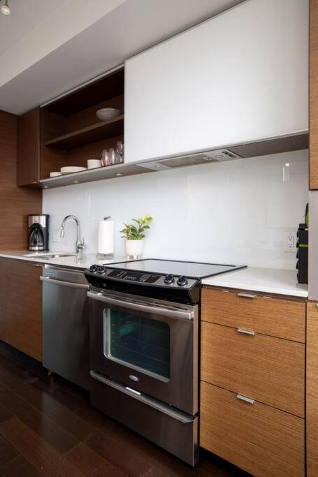 Chic, Modern And Newly Refurbished One Bdr Near China Town With Parking Apartment Victoria Exterior photo